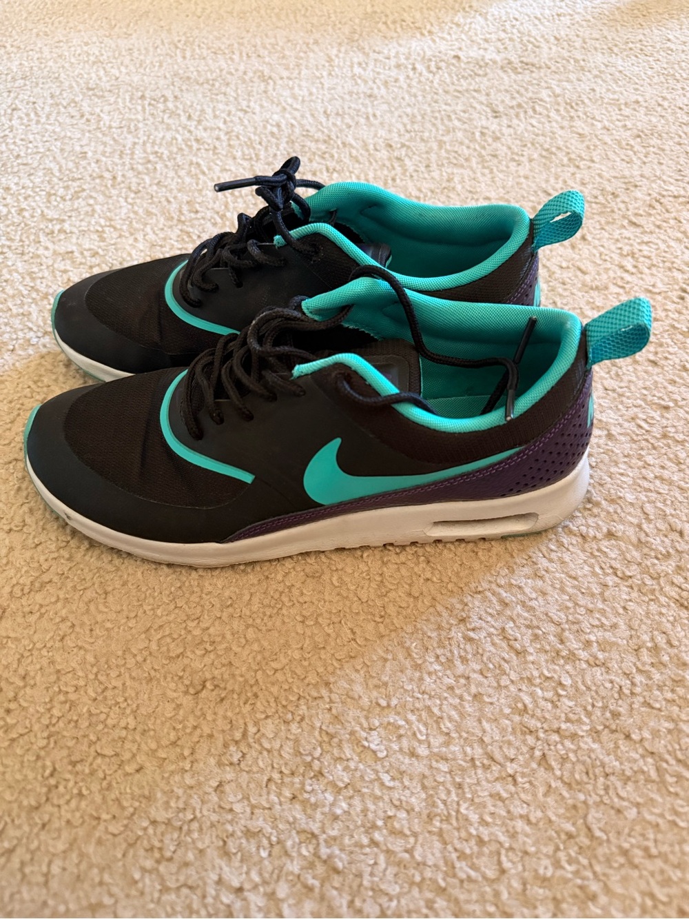 Nike Women’s Black and Teal Lightweight Sneakers